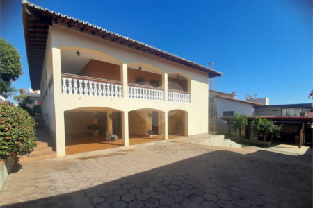 Casa à venda com 3 quartos, sendo 1 suíte, no Centro, Vinhedo, SP