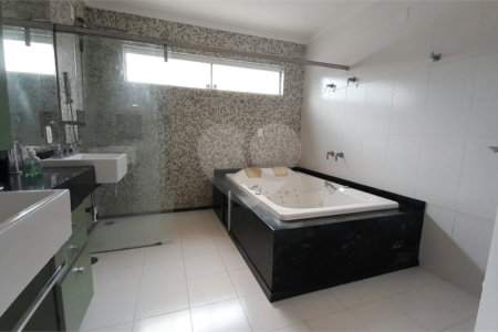 Sobrado à venda com 6 quartos, sendo 5 suítes, no Centro, São Bernardo do Campo, SP