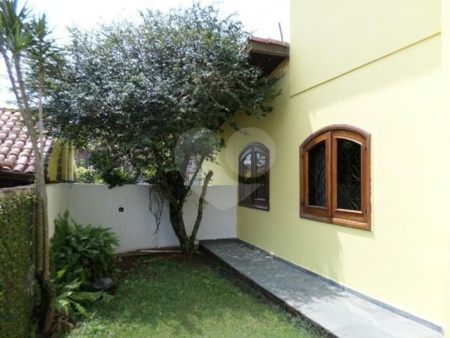 Sobrado à venda com 4 quartos, sendo 2 suítes,  em Interlagos, São Paulo, SP
