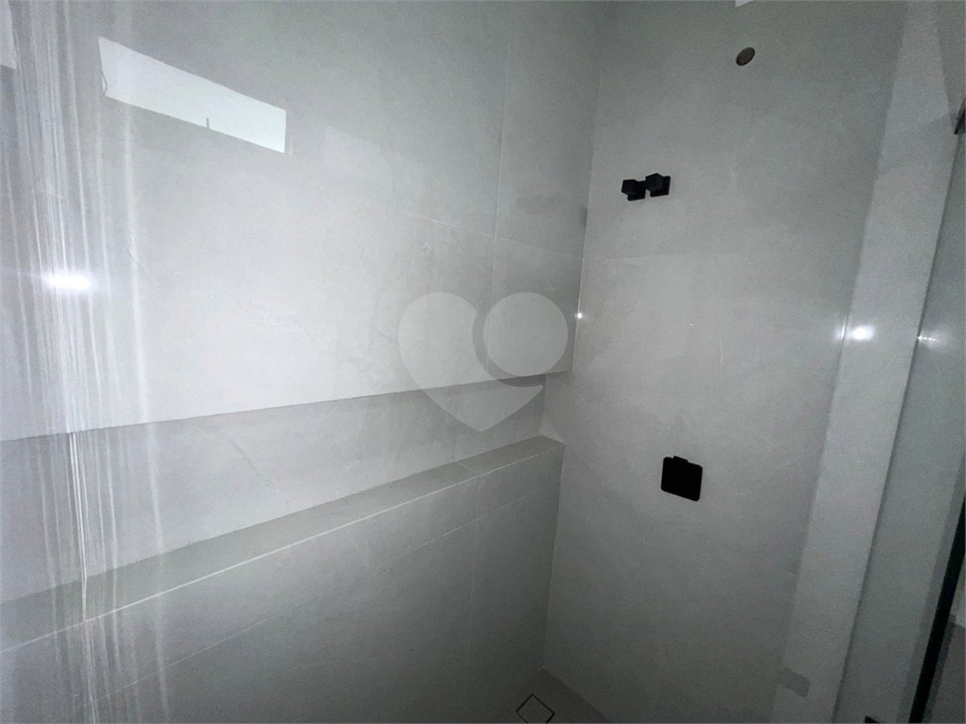 Casa à venda com 3 quartos, sendo 1 suíte, no condomínio Horto Florestal Villagio, Sorocaba - SP