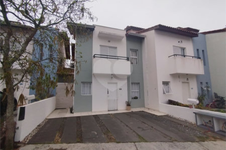 Casa à venda com 2 quartos, sendo 1 suíte, no condomínio Residencial Viva Vida, Cotia - SP