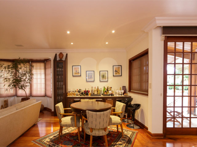 Casa à venda com 4 quartos, sendo 2 suítes,  no condomínio Ville Bourghese, São Paulo - SP