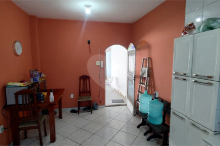 Casa à venda com 3 quartos, sendo 1 suíte, em Cosmos, Rio de Janeiro, RJ