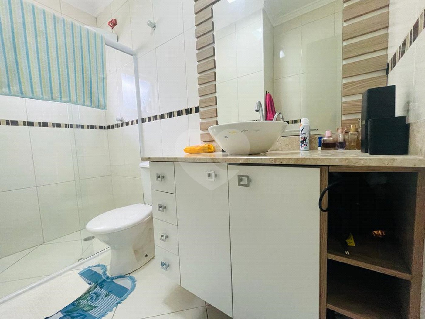 Casa à venda com 3 quartos, sendo 1 suíte,  no condomínio Rafaela I, São Paulo - SP
