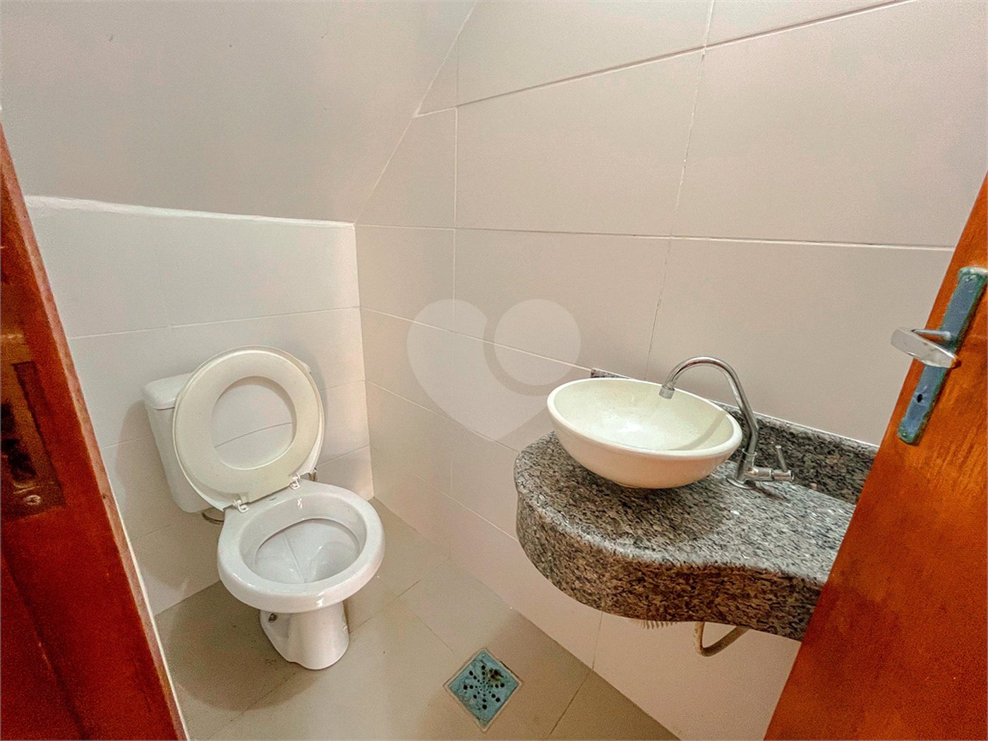 Casa à venda com 4 quartos, sendo 1 suíte, no condomínio Imperial Santa Cruz, Rio de Janeiro - RJ