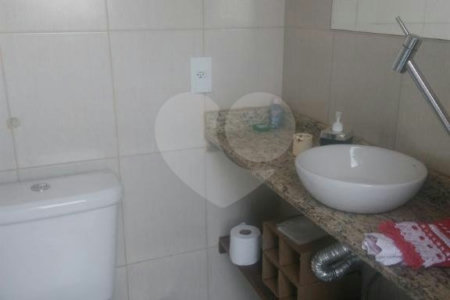 Casa à venda com 3 quartos, sendo 1 suíte, no condomínio Algarve Residencial, São Paulo - SP