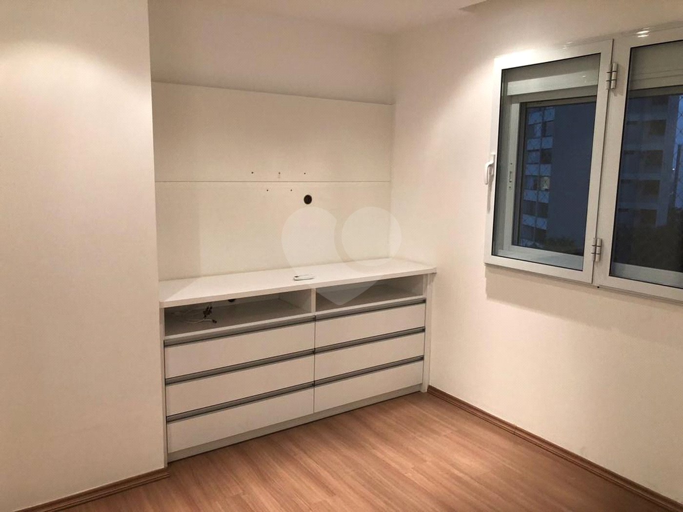 Apartamento à venda com 3 quartos, sendo 2 suítes,  em Paraíso do Morumbi, São Paulo, SP