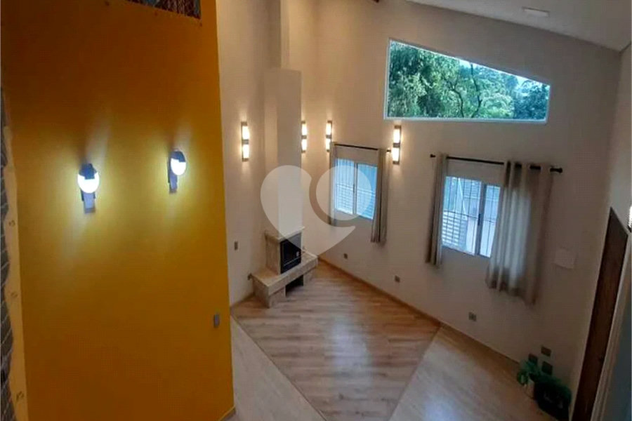 Casa à venda com 3 quartos, sendo 1 suíte, no condomínio Jardim da Montanha I, Mairiporã - SP
