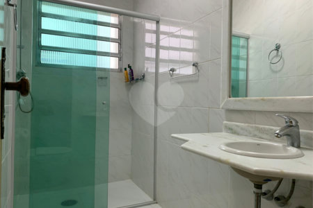 Casa à venda com 3 quartos, sendo 1 suíte, em Campo Belo, São Paulo, SP