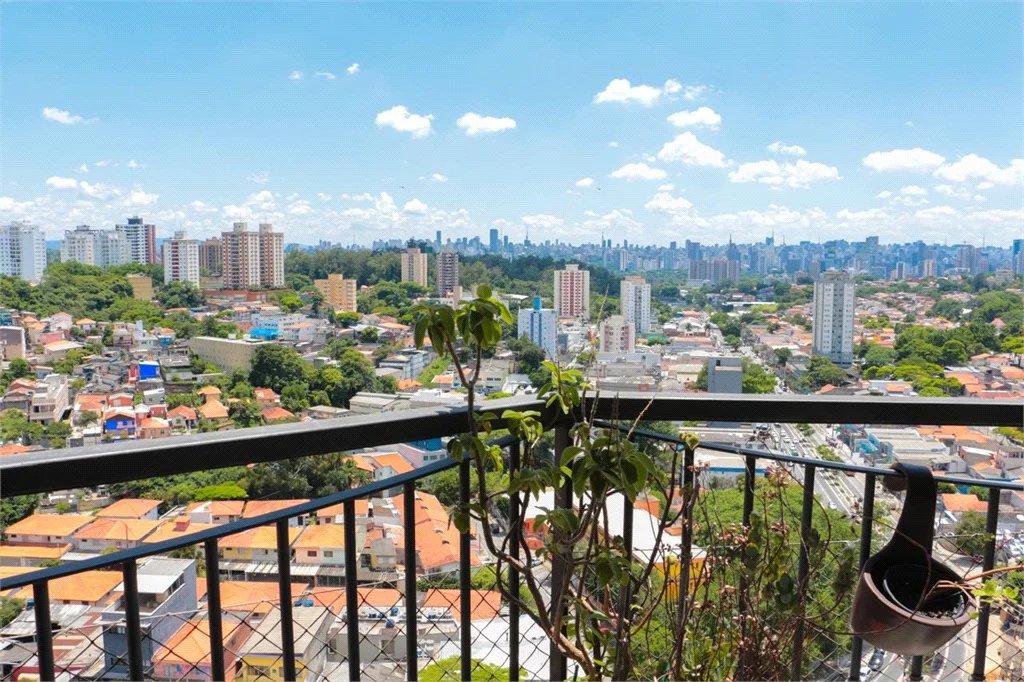 Apartamento à venda com 3 quartos, sendo 1 suíte,  em Vila Gomes, São Paulo, SP
