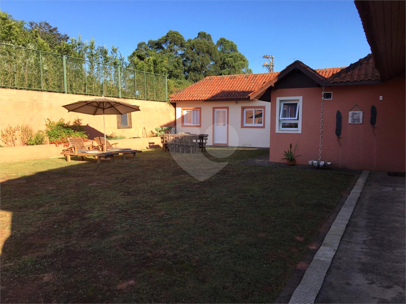 Casa à venda com 3 suítes no condomínio Suíça da Cantareira, Mairiporã - SP