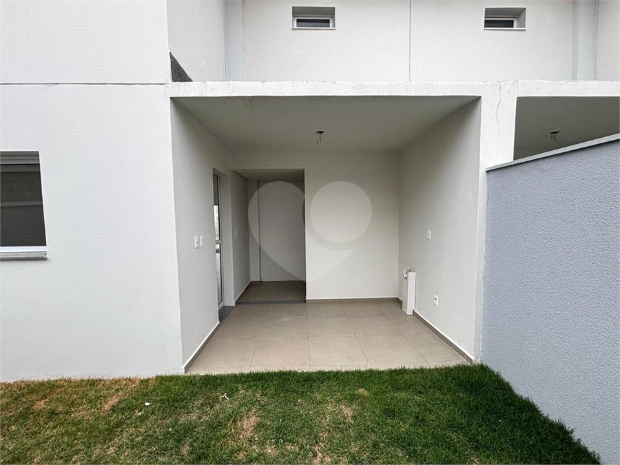 Casa à venda ou para alugar com 3 quartos, sendo 1 suíte,  no condomínio Residencial Villa Flora, Votorantim - SP