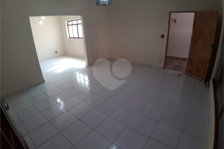 Sobrado à venda com 4 quartos, sendo 1 suíte, em Vila Gomes, São Paulo, SP
