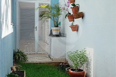 Sobrado à venda com 4 quartos, sendo 2 suítes,  em Vila Gilda, Santo André, SP