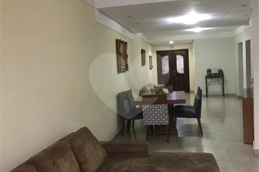 Sobrado à venda com 3 quartos, sendo 1 suíte, em Tremembé, São Paulo, SP