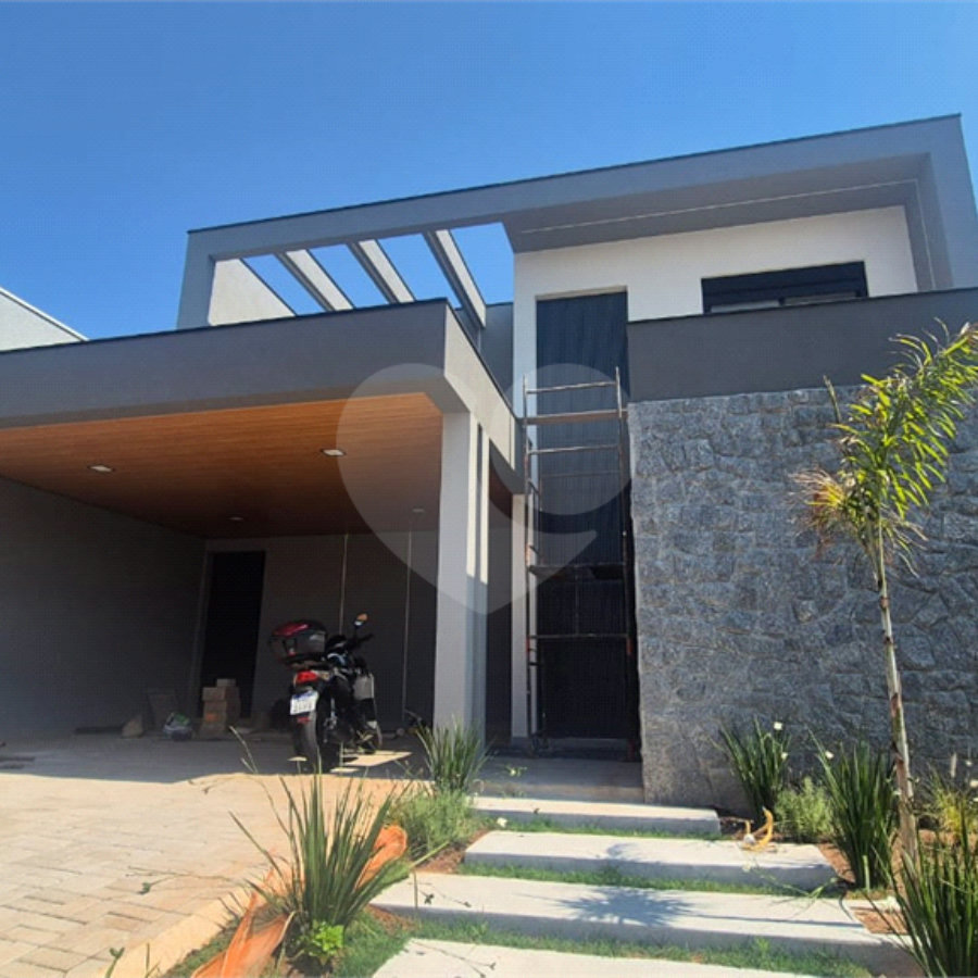 Casa à venda com 3 suítes no condomínio Recanto dos Paturis, Vinhedo - SP