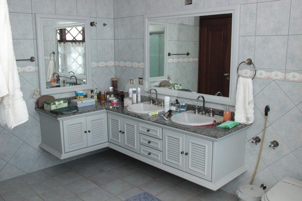 Sobrado à venda com 7 quartos, sendo 5 suítes, no Centro, Mairiporã, SP