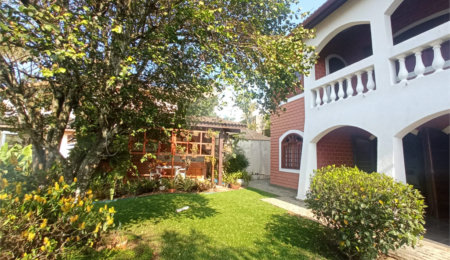 Casa à venda com 4 quartos, sendo 1 suíte, no condomínio Alpes da Cantareira, Mairiporã - SP