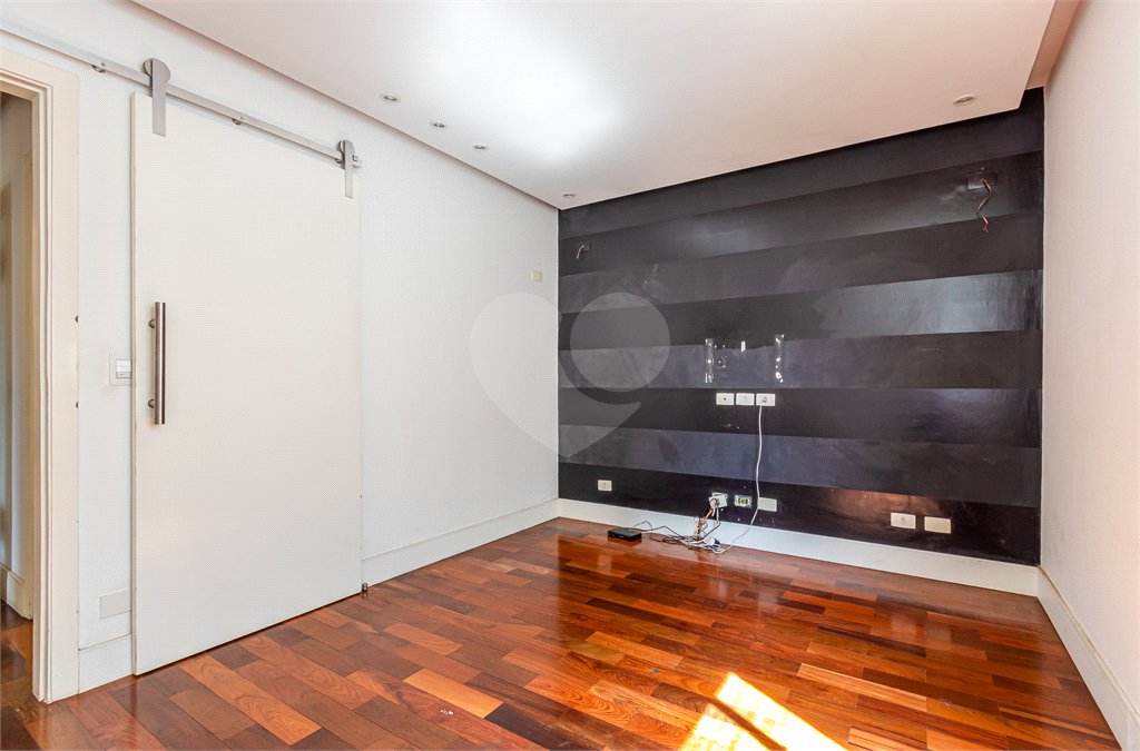 Apartamento à venda com 3 quartos, sendo 1 suíte, em Itaim Bibi, São Paulo, SP