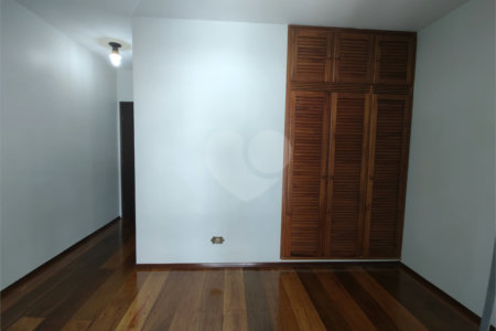 Sobrado à venda com 3 quartos, sendo 1 suíte, em Campo Grande, São Paulo, SP