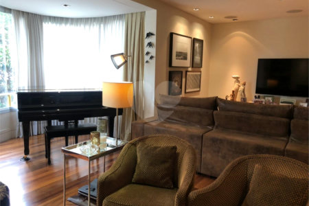Apartamento à venda com 4 quartos, sendo 3 suítes, em Alto da Boa Vista, São Paulo, SP