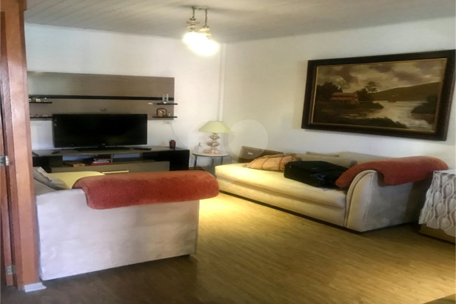 Sobrado à venda com 4 quartos, sendo 1 suíte, em Vila Gustavo, São Paulo, SP