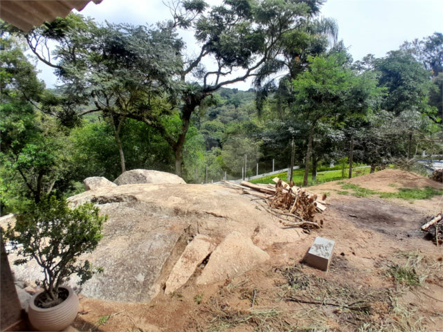 Sobrado à venda com 3 quartos, sendo 1 suíte,  em Serra da Cantareira, Mairiporã, SP