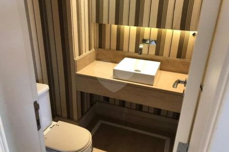 Apto 220 metros no Campo Belo. varanda, 5 vagas, 3 suítes. Visite