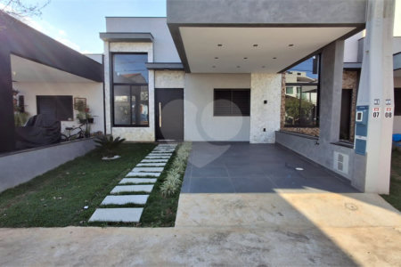 Casa à venda com 3 quartos, sendo 1 suíte,  no condomínio Horto Florestal 1, Sorocaba - SP