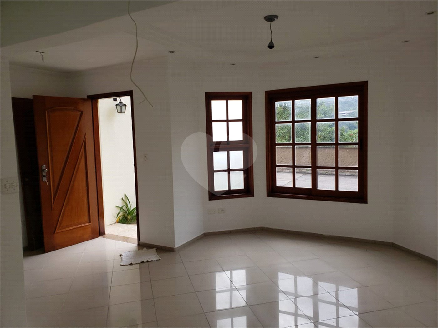 Casa à venda com 3 quartos, sendo 1 suíte, no condomínio Morada dos Pássaros, São Paulo - SP