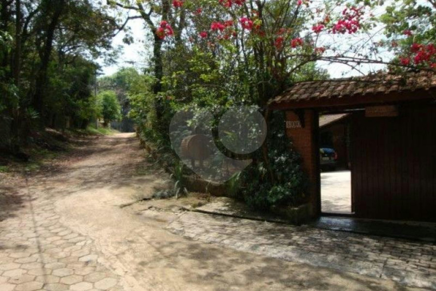 Casa Térrea à venda com 3 quartos, sendo 1 suíte, em Parque Petrópolis, Mairiporã, SP
