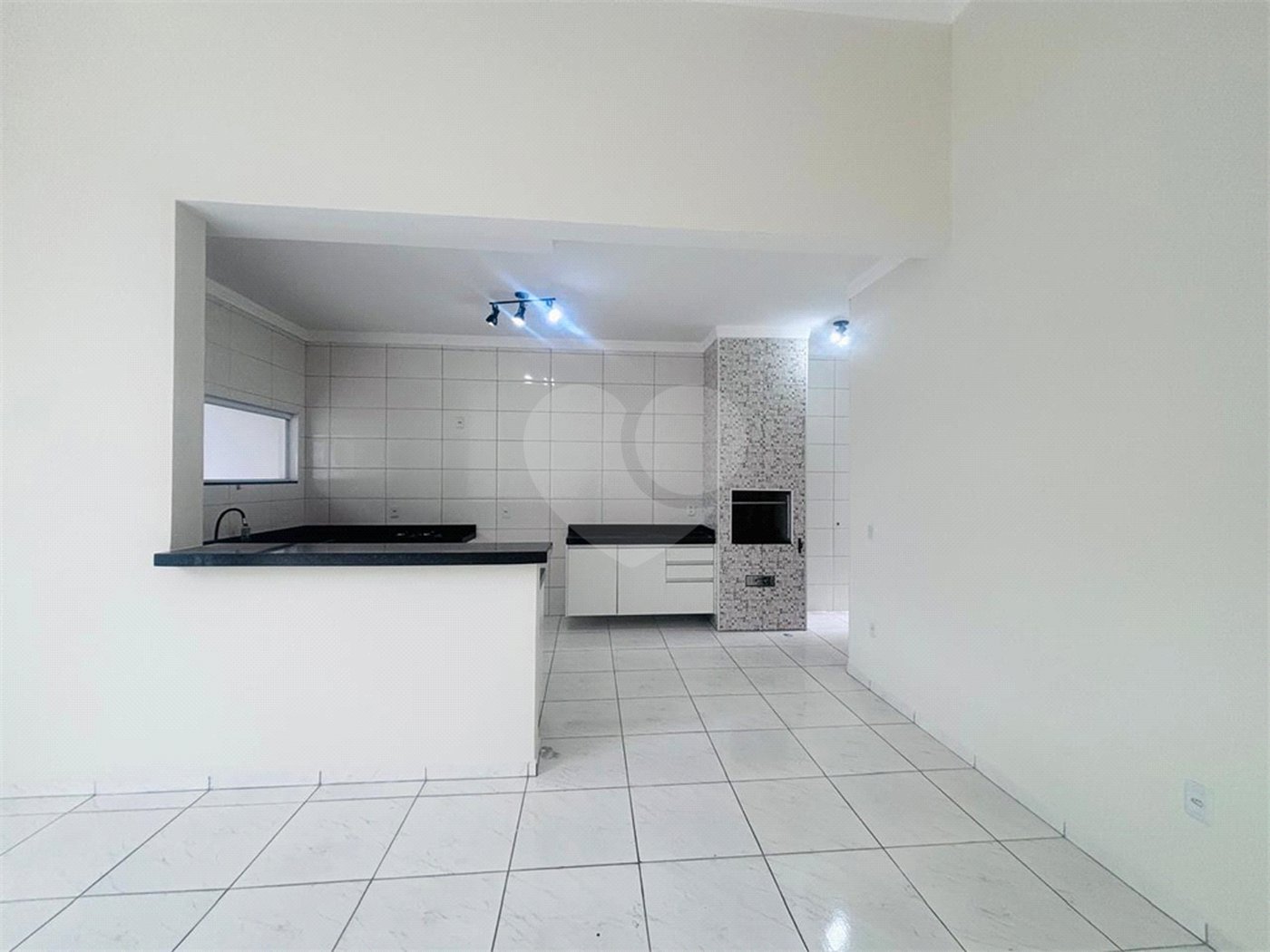 Casa à venda com 2 suítes no condomínio Horto Florestal III, Sorocaba - SP