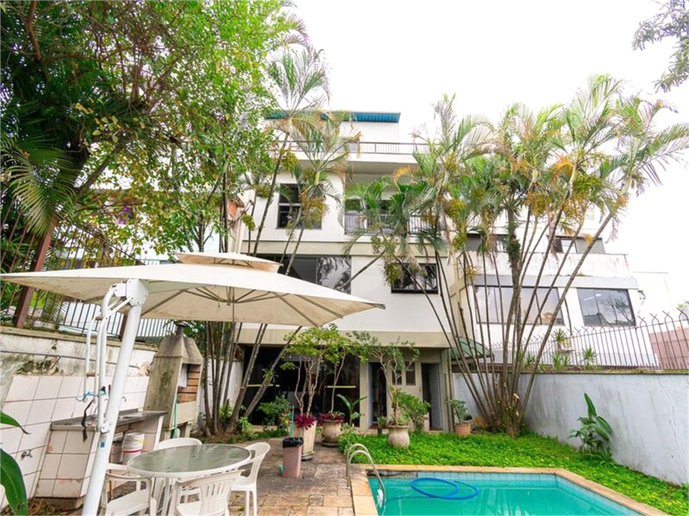 Casa à venda com 8 quartos, sendo 2 suítes, em Indianópolis, São Paulo, SP