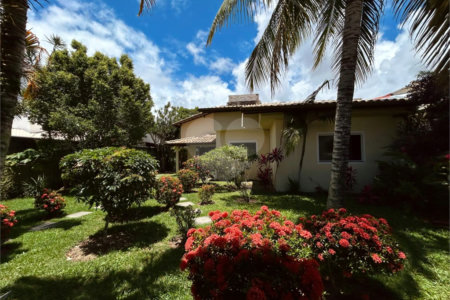 Casa à venda com 1 quarto, sendo 3 suítes,  em Outerio da Glória, Porto Seguro, BA