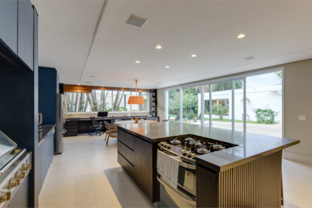 Casa Térrea à venda ou para alugar com 4 suítes em Alto da Boa Vista, São Paulo, SP