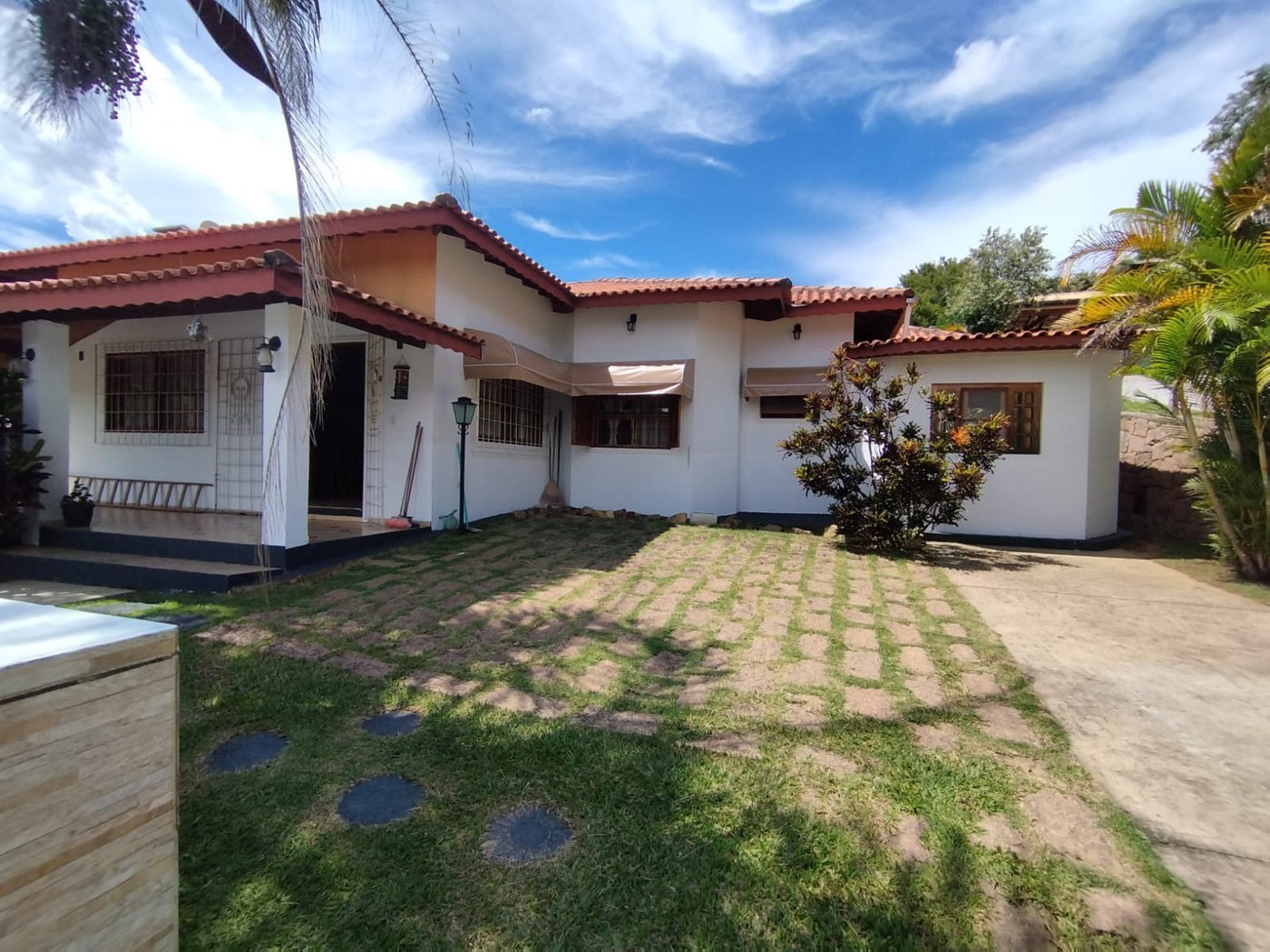 Casa à venda com 3 quartos, sendo 1 suíte, no condomínio Outeiro Das Flores, Itupeva - SP