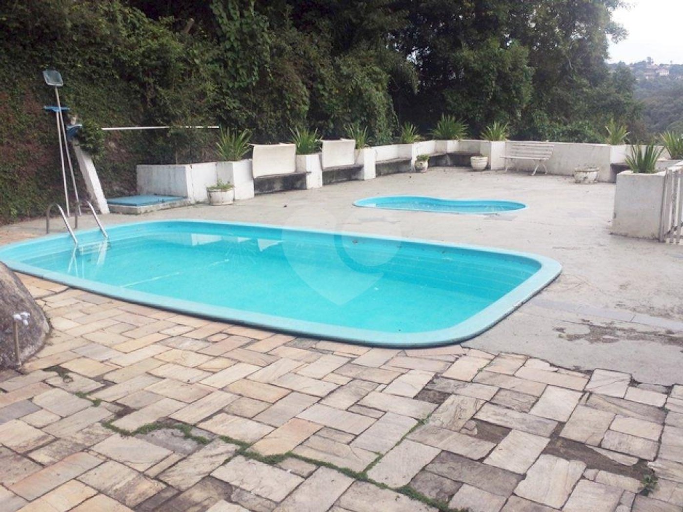 Casa à venda ou para alugar com 4 quartos, sendo 1 suíte, no condomínio Estrada Armando Barbosa ,6300, Mairiporã - SP