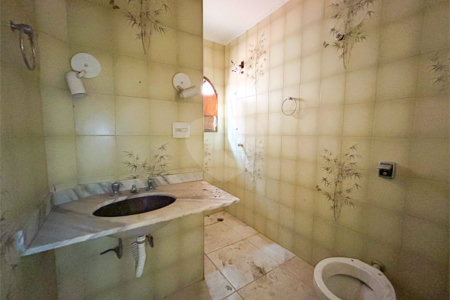 Sobrado à venda com 4 quartos, sendo 3 suítes, em Vila Libanesa, São Paulo, SP