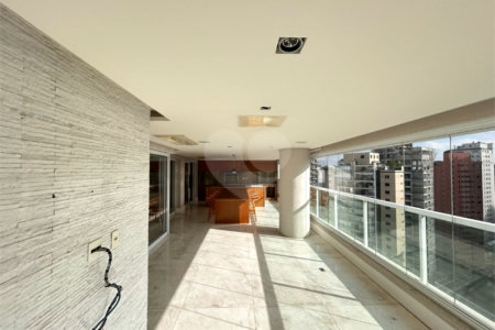 Apartamento à venda com 3 suítes em Moema, São Paulo, SP