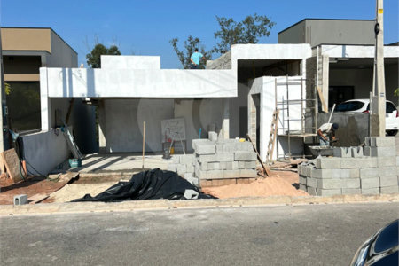 Casa à venda com 4 quartos, sendo 3 suítes,  no condomínio Residencial Reserva dos Jatobás, Louveira - SP