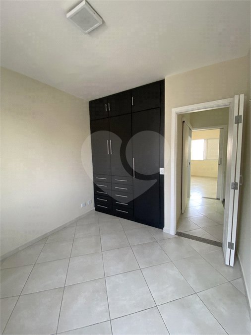 Casa à venda com 3 quartos, sendo 1 suíte, no condomínio Ana Carolina, São Paulo - SP