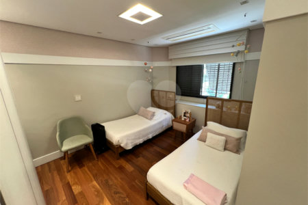 Apartamento à venda com 4 quartos, sendo 3 suítes, em Itaim Bibi, São Paulo, SP