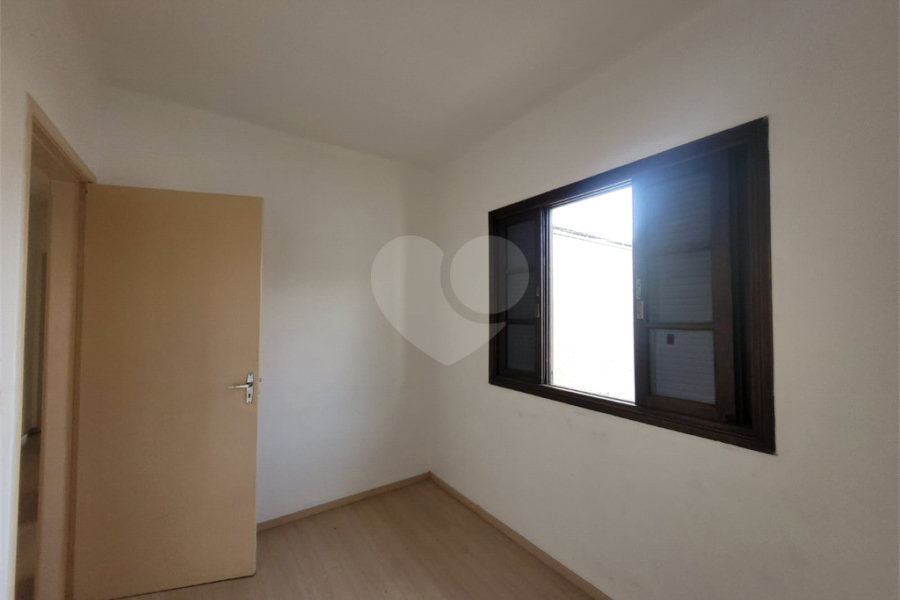 Casa à venda com 3 quartos, sendo 1 suíte, em Parque Maria Domitila, São Paulo, SP