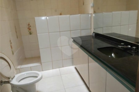 Sobrado à venda com 3 quartos, sendo 1 suíte,  em Jardim Pinheiros, São Paulo, SP