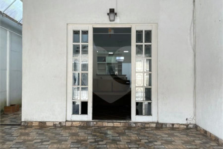 Sobrado à venda com 3 quartos, sendo 1 suíte,  em Jardim Cambuci, Mogi das Cruzes, SP