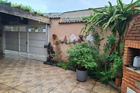 Casa à venda com 2 suítes em Vila Figueira, Suzano, SP