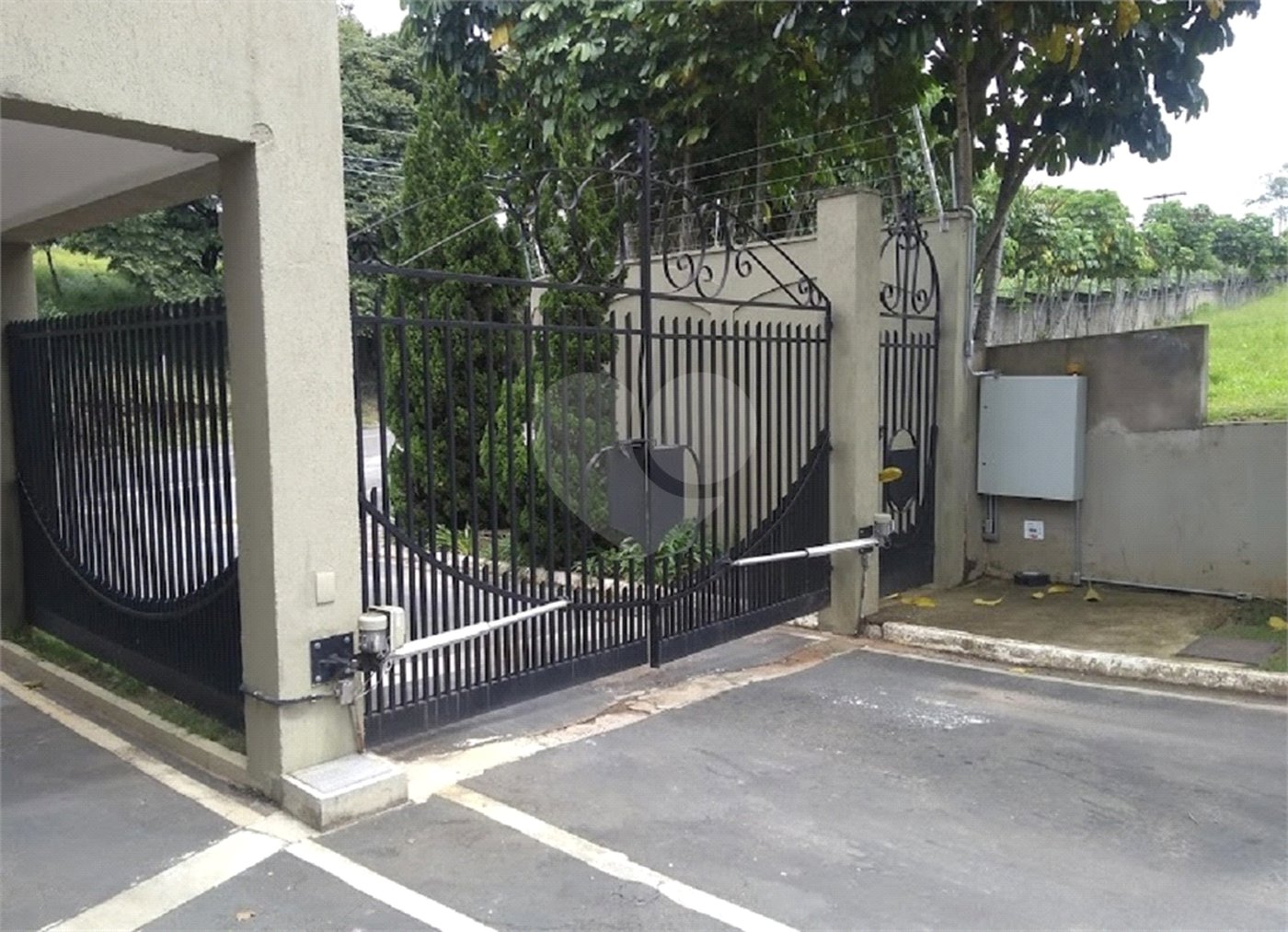 Casa à venda com 3 suítes no condomínio Villa Lombarda, Valinhos - SP