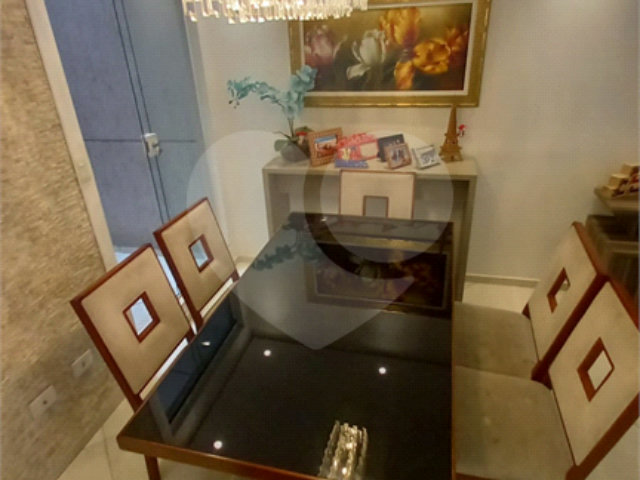 Sobrado à venda com 3 suítes em Vila Nivi, São Paulo, SP