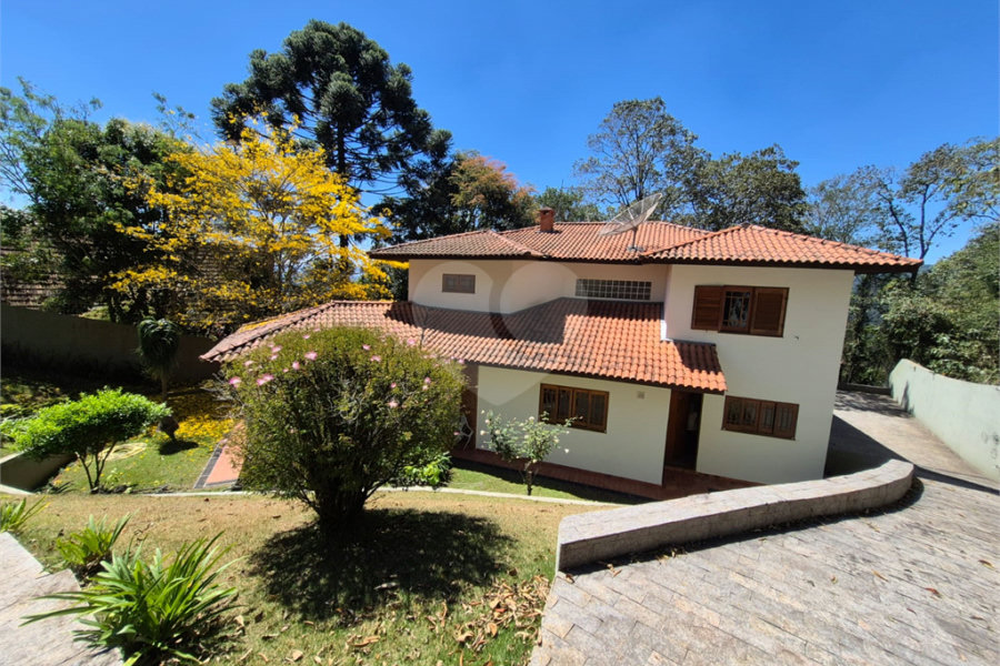 Casa à venda com 4 quartos, sendo 2 suítes, no condomínio Alpes da Cantareira, Mairiporã - SP