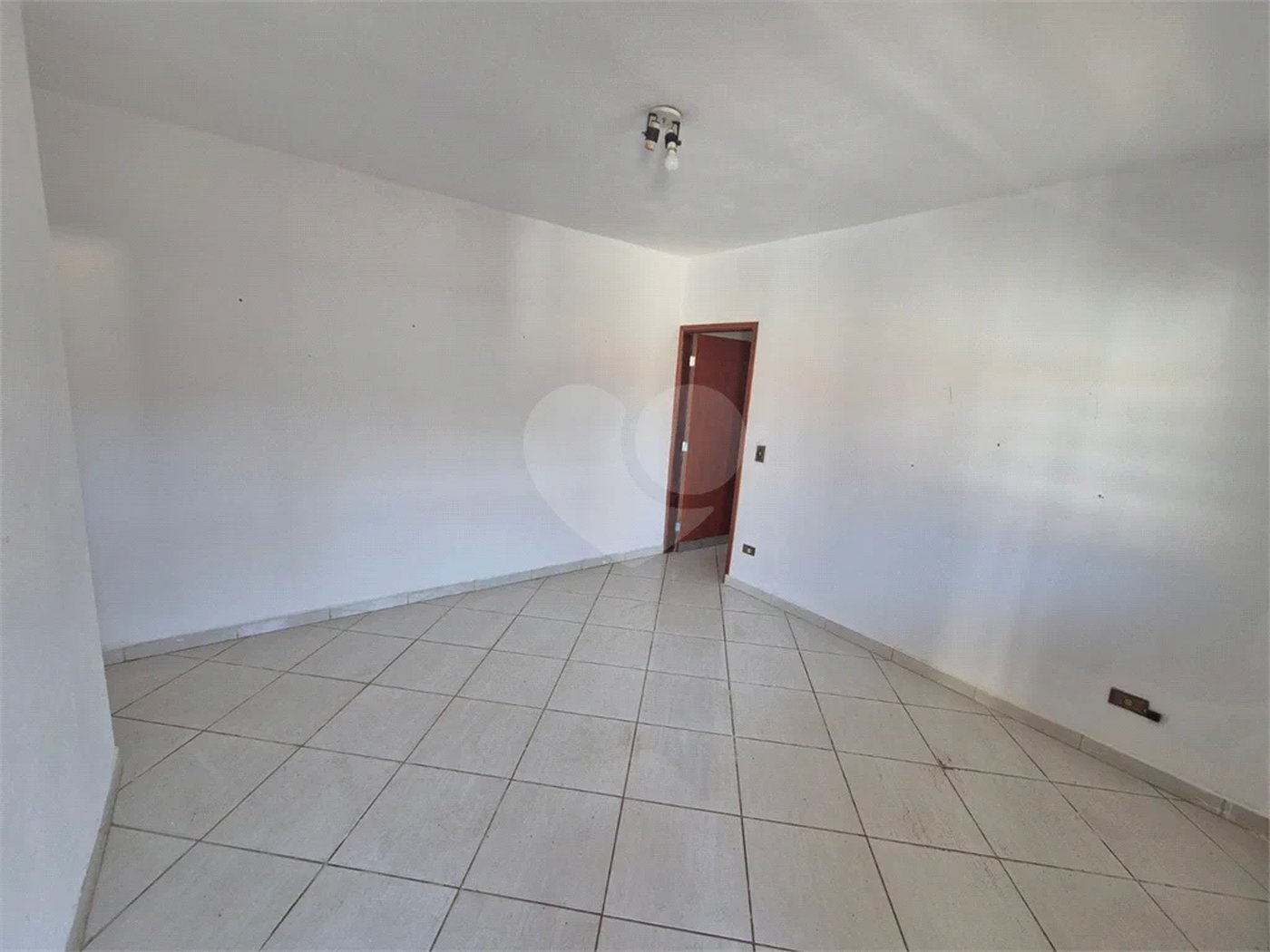 Dois imóveis em um terreno de 300 m² (12 x 25) - Com acesso independente